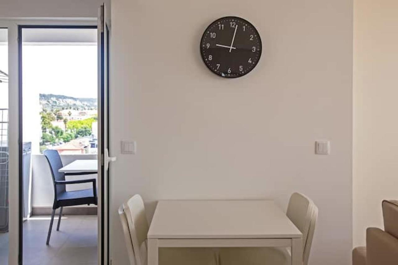 Magnificent 1 Bedroom Apartment With Views Over The Ocean Costa de Caparica Exteriér fotografie