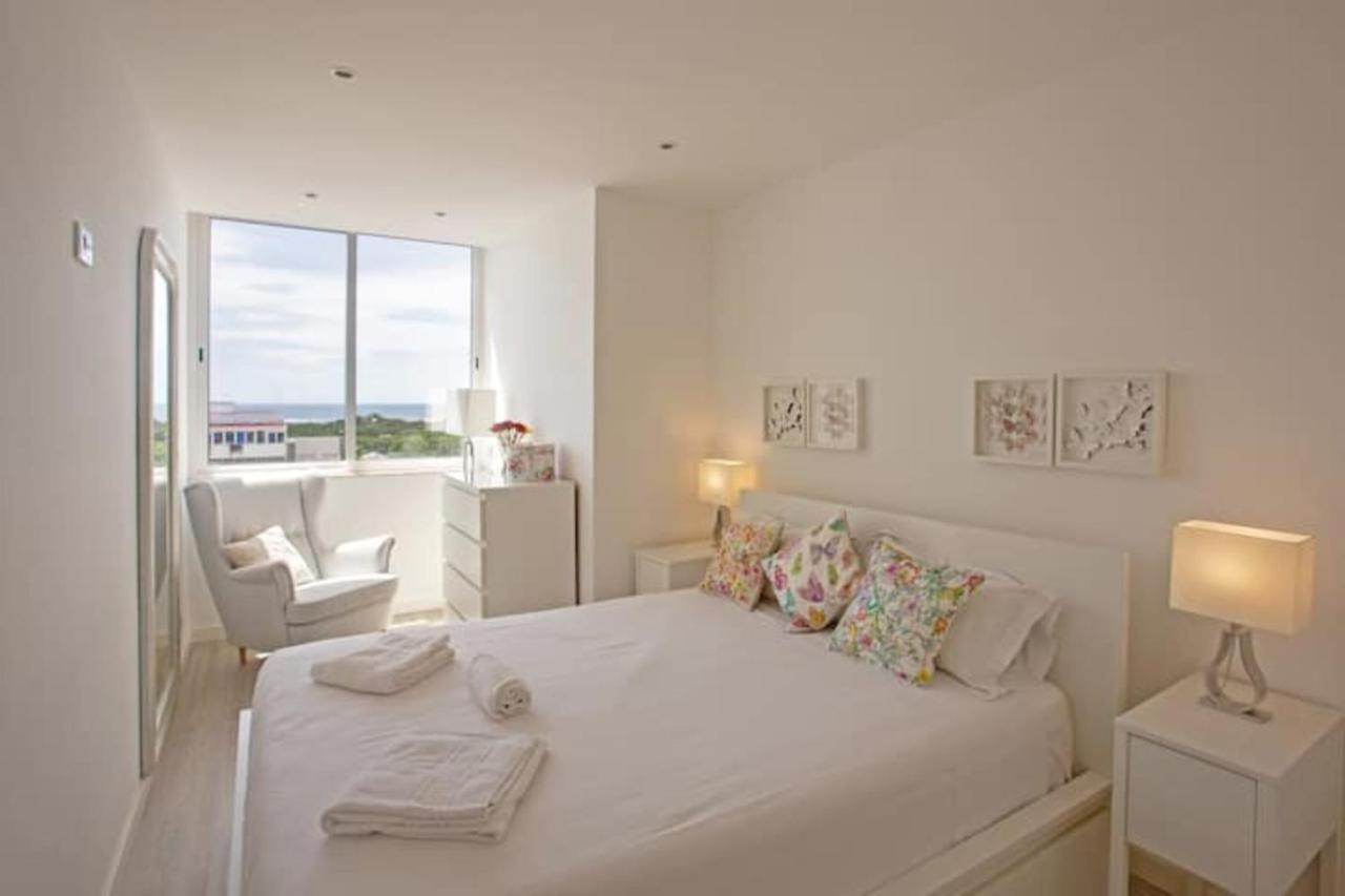 Magnificent 1 Bedroom Apartment With Views Over The Ocean Costa de Caparica Exteriér fotografie